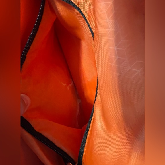 Targus Newport convertible 2 in 1 tote backpack - Picture 4 of 4